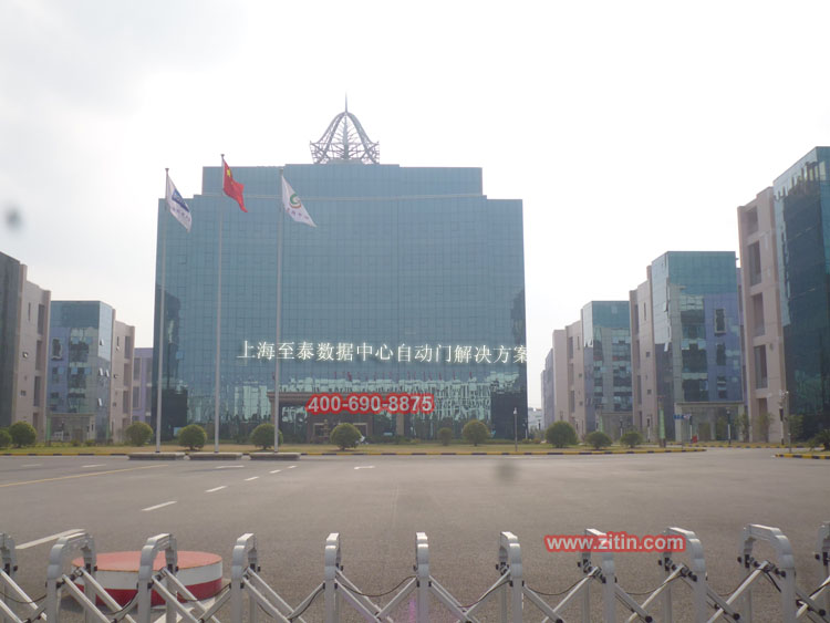 Automatic door for data center